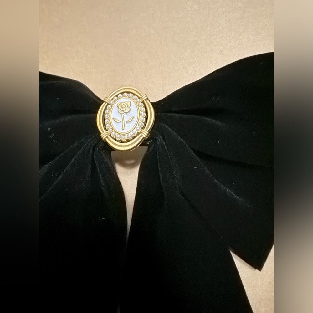 Black elegant velvety hair bow - Picture 2 of 3